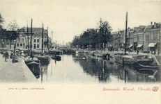 2061 Gezicht op de Stadsbuitengracht te Utrecht met links een gedeelte van de Nieuwekade en rechts de Bemuurde Weerd ...